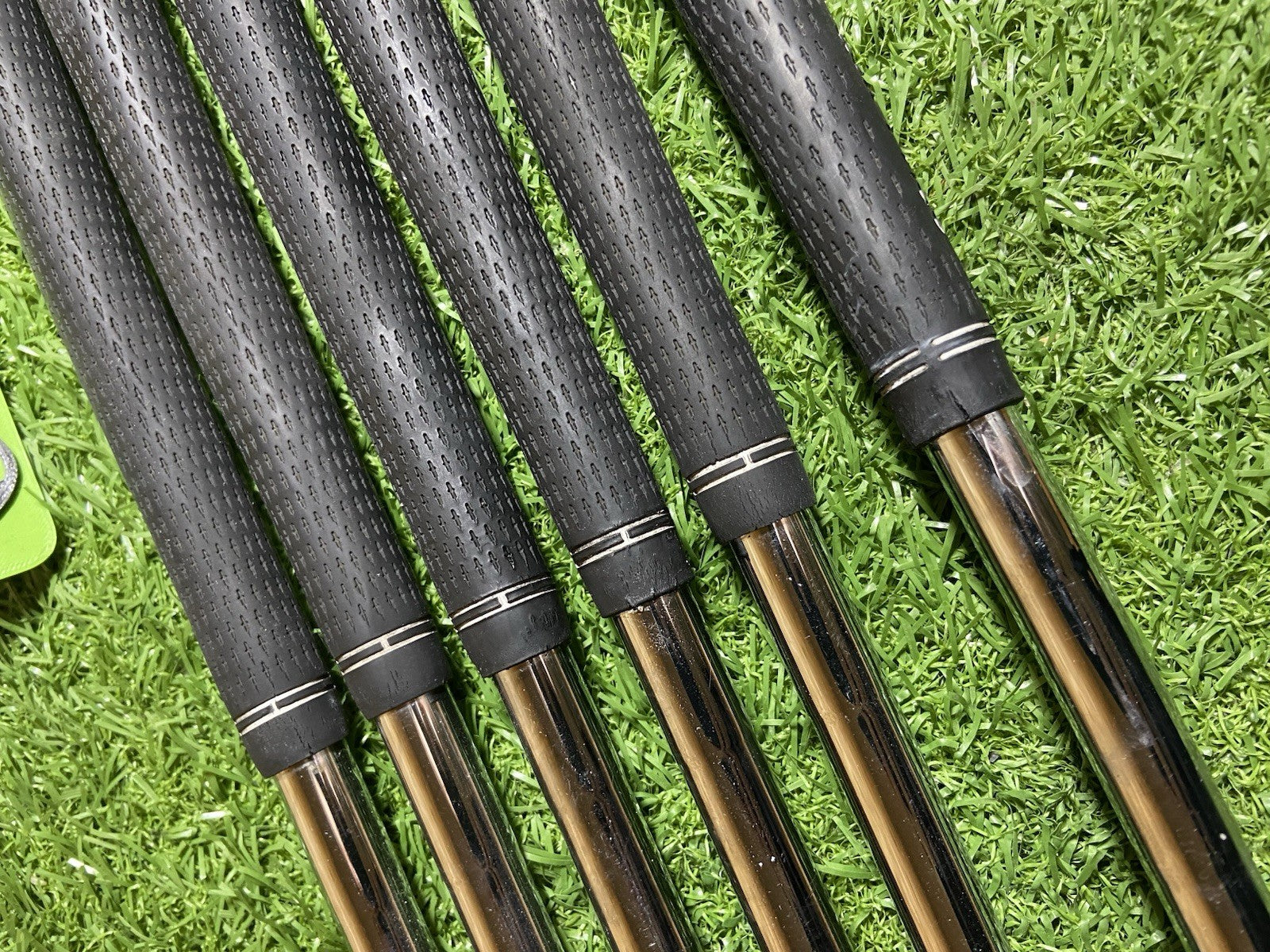 TITLEIST 714 MB IRONS 4-9 IRON DYNAMIC GOLD AMT S300 STIFF FLEX