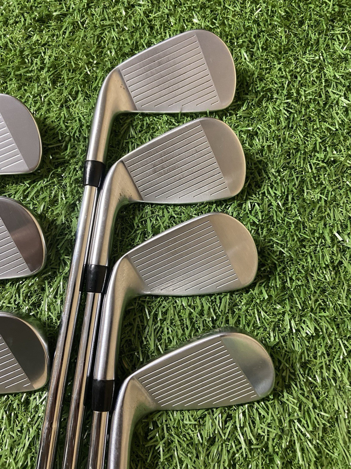 TITLEIST T150 T200 IRONS 4-PW KBS TOUR V 110 STIFF FLEX